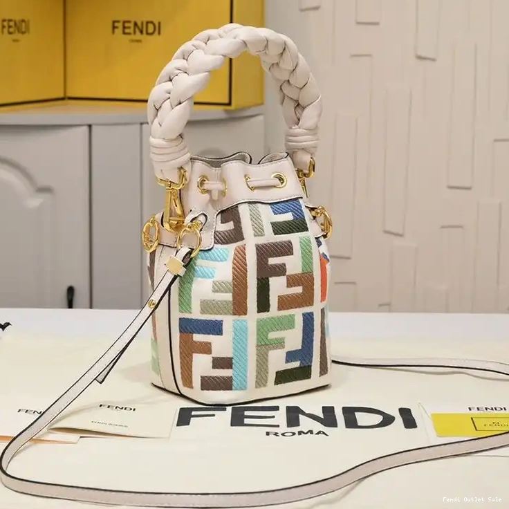 Affordable FF with Handle In Beige Woven Tresor Bucket Mon Mini Motif Bag Fendi Canvas 0505